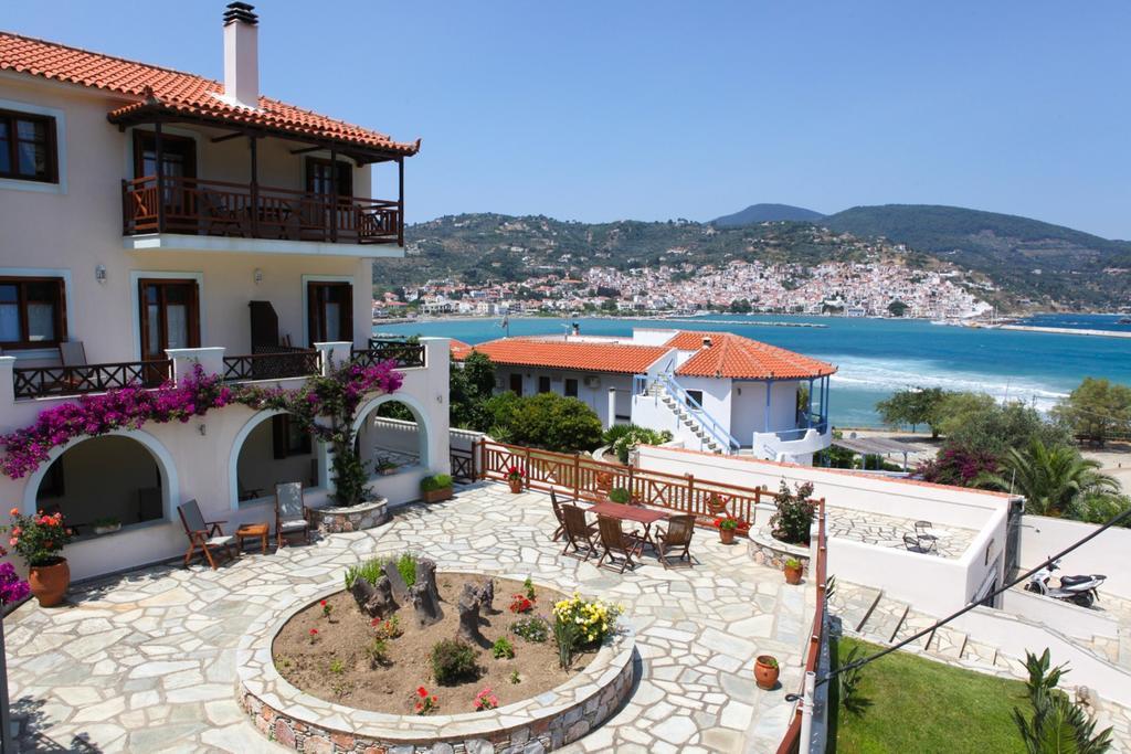 Pleoussa Studio And Apartments Skopelos Town Exterior photo