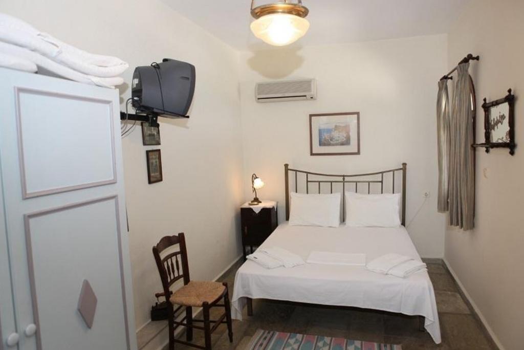 Pleoussa Studio And Apartments Skopelos Town Exterior photo