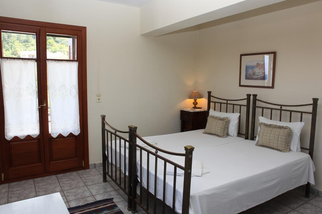 Pleoussa Studio And Apartments Skopelos Town Exterior photo
