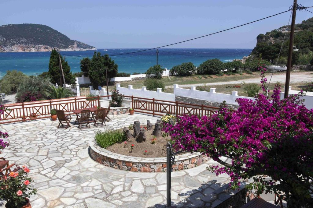 Pleoussa Studio And Apartments Skopelos Town Exterior photo